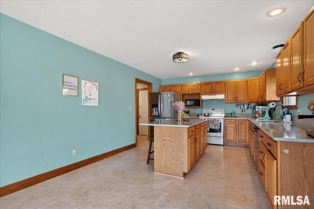 1009 MONARCH Drive, Chatham, IL 62629