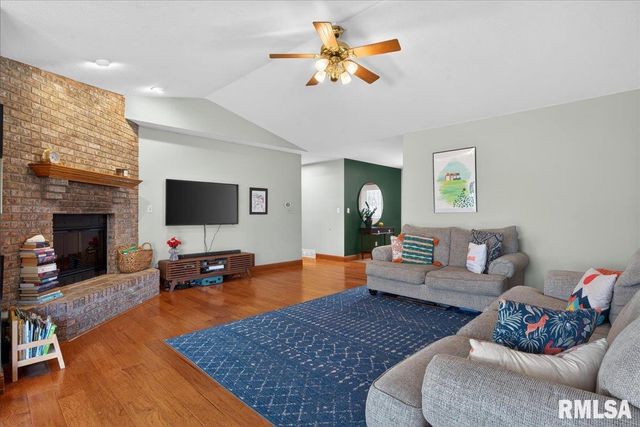 1009 MONARCH Drive, Chatham, IL 62629