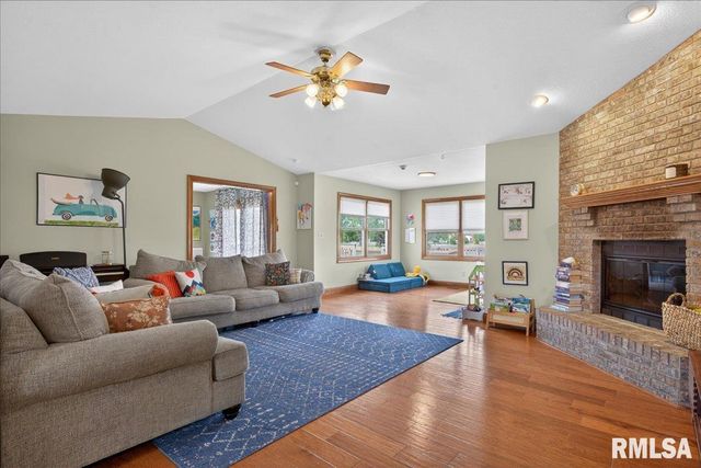 1009 MONARCH Drive, Chatham, IL 62629