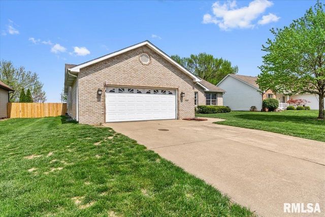 1009 MONARCH Drive, Chatham, IL 62629