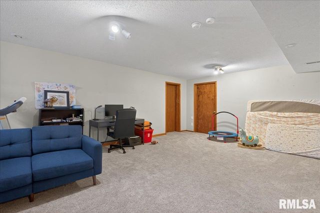 1009 MONARCH Drive, Chatham, IL 62629