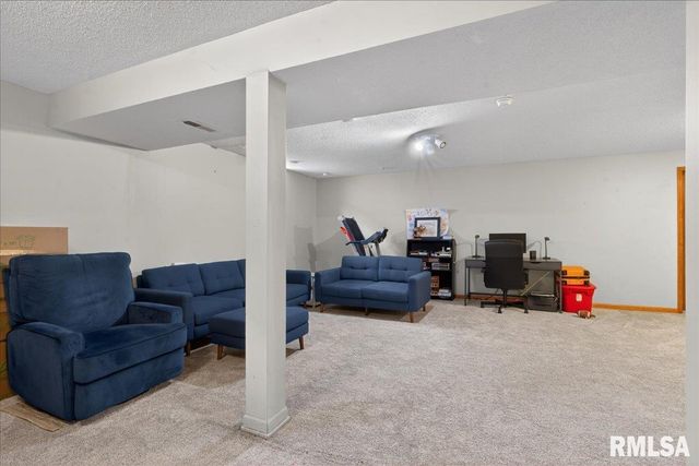 1009 MONARCH Drive, Chatham, IL 62629