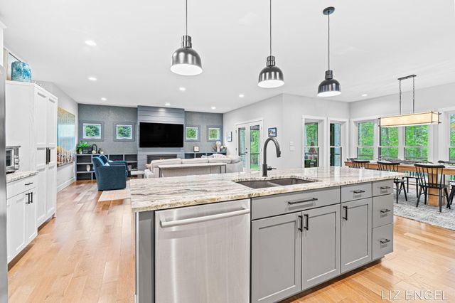3190 Light House Way, Saugatuck Twp, MI 49453