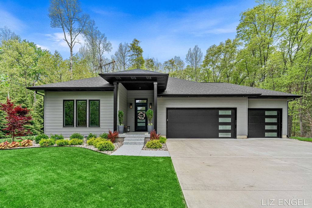3190 Light House Way, Saugatuck Twp, MI 49453