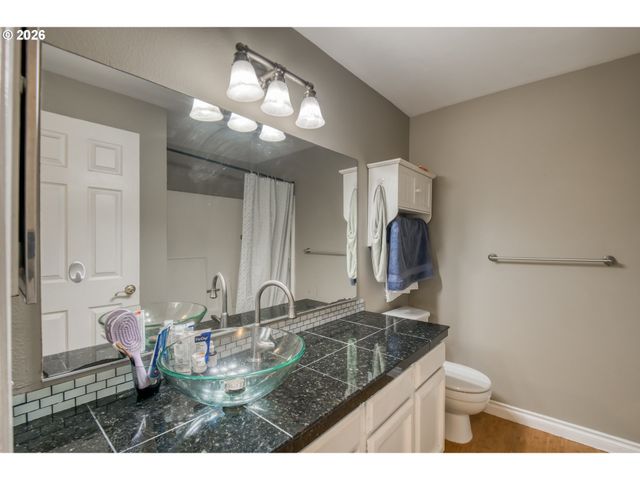 10047 Sw TRAPPER Ter, Beaverton, OR 97008