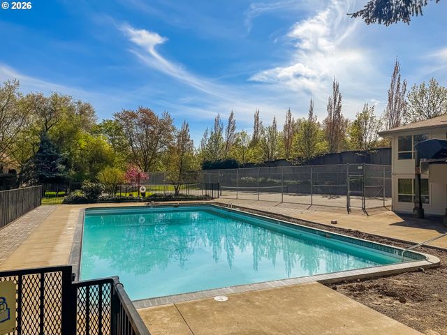 10047 Sw TRAPPER Ter, Beaverton, OR 97008