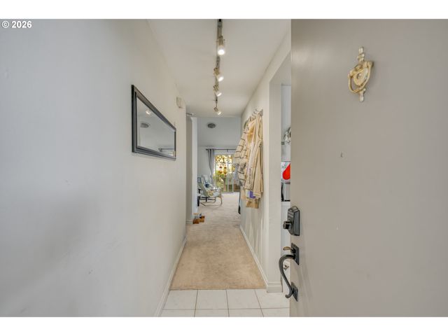 10047 Sw TRAPPER Ter, Beaverton, OR 97008