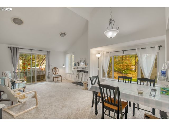 10047 Sw TRAPPER Ter, Beaverton, OR 97008