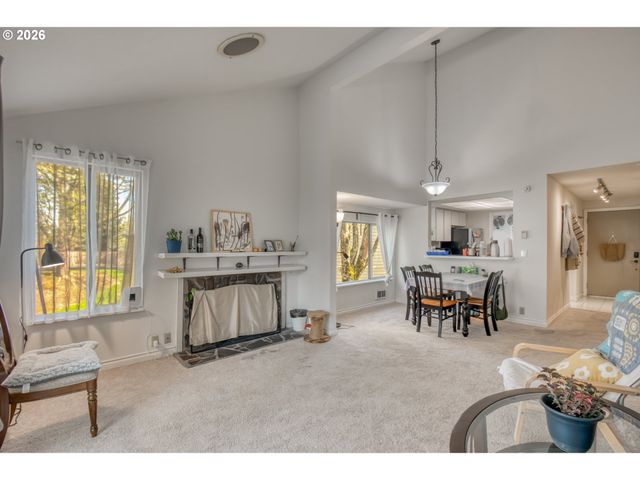 10047 Sw TRAPPER Ter, Beaverton, OR 97008