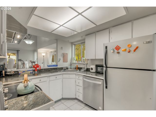 10047 Sw TRAPPER Ter, Beaverton, OR 97008