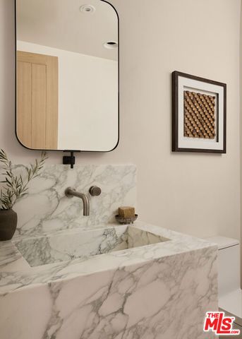 12227 Everglade Street, Los Angeles, CA 90066