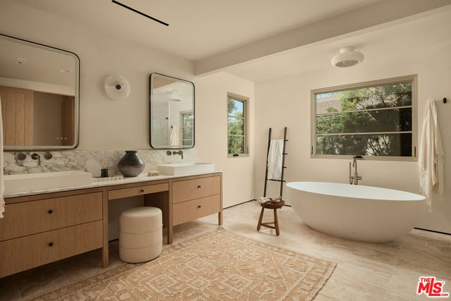 12227 Everglade Street, Los Angeles, CA 90066