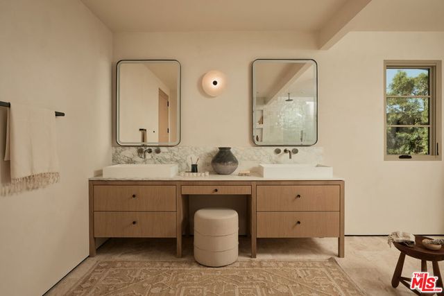 12227 Everglade Street, Los Angeles, CA 90066