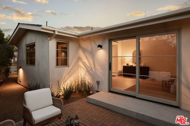 12227 Everglade Street, Los Angeles, CA 90066