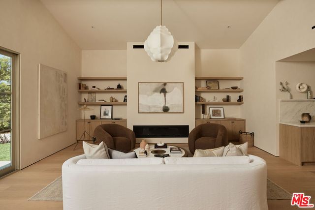 12227 Everglade Street, Los Angeles, CA 90066