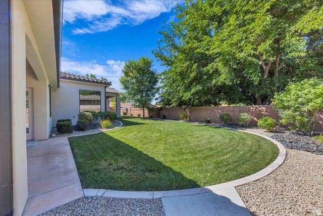 1555 W WOODSVIEW LN, St. George, UT 84770