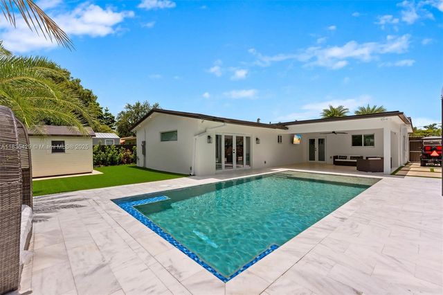 8115 NW 185th Ter, Hialeah, FL 33015