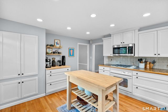 16 Clifton Avenue, West Hartford, CT 06107