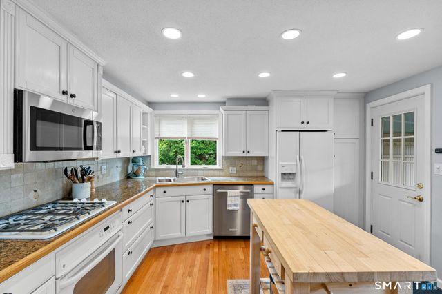 16 Clifton Avenue, West Hartford, CT 06107