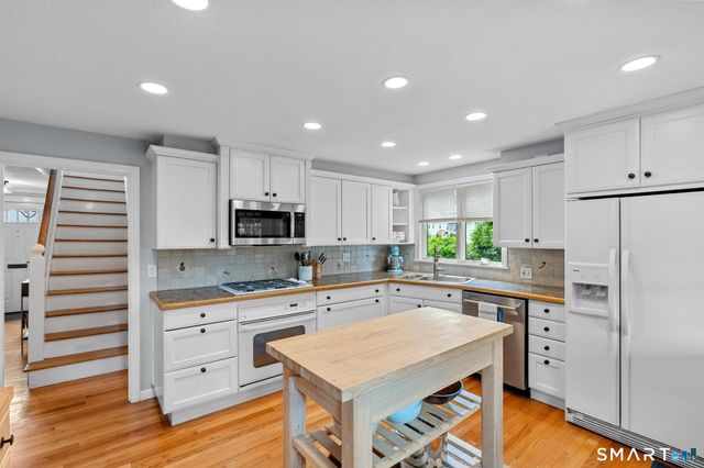 16 Clifton Avenue, West Hartford, CT 06107