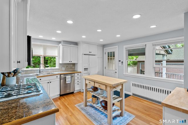 16 Clifton Avenue, West Hartford, CT 06107