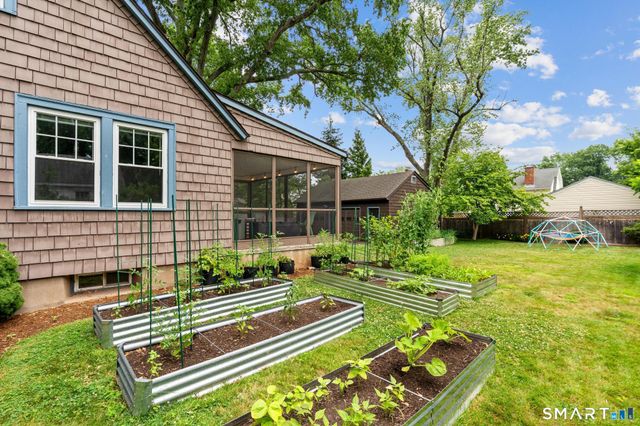 16 Clifton Avenue, West Hartford, CT 06107