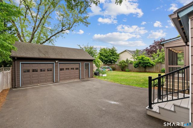16 Clifton Avenue, West Hartford, CT 06107