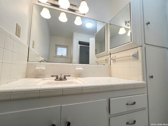 1110 Nancy Beth, Kerrville, TX 78028