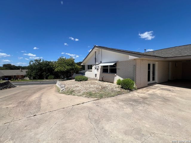 1110 Nancy Beth, Kerrville, TX 78028