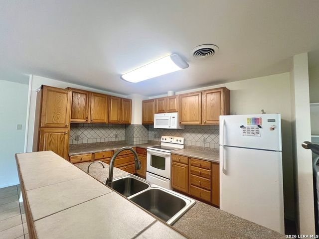 1110 Nancy Beth, Kerrville, TX 78028