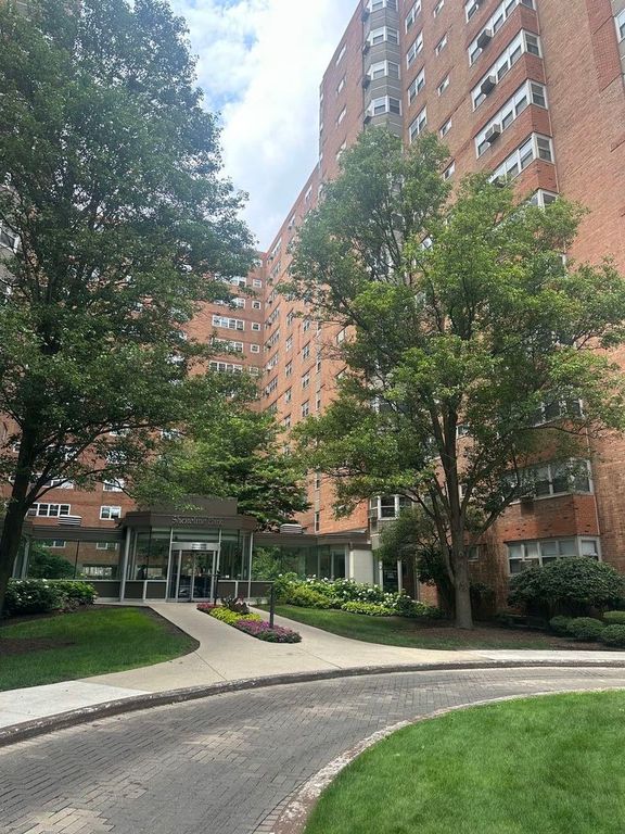4970 N Marine Drive 528, Chicago, IL 60640