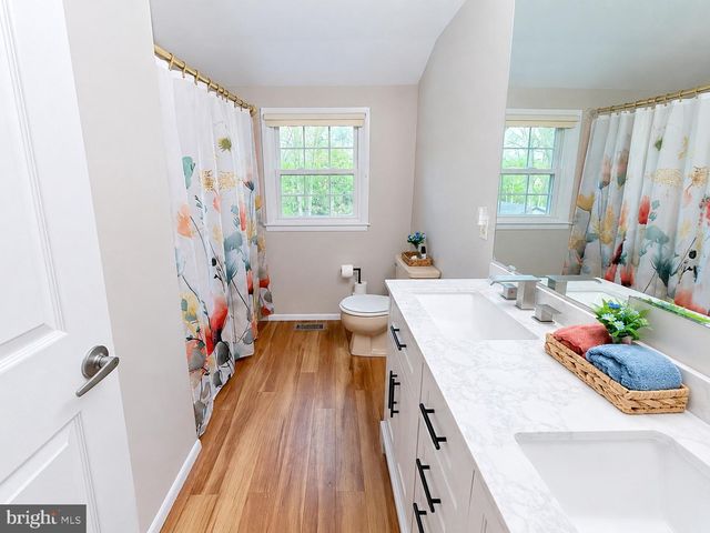 10 ARGO DR, Sewell, NJ 08080
