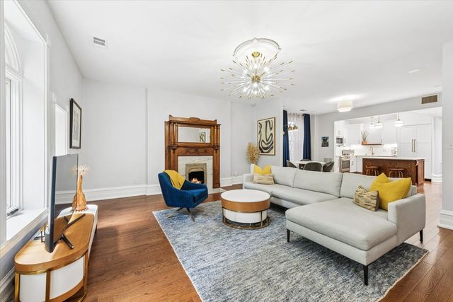 42 E CEDAR Street 3, Chicago, IL 60611