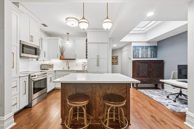 42 E CEDAR Street 3, Chicago, IL 60611