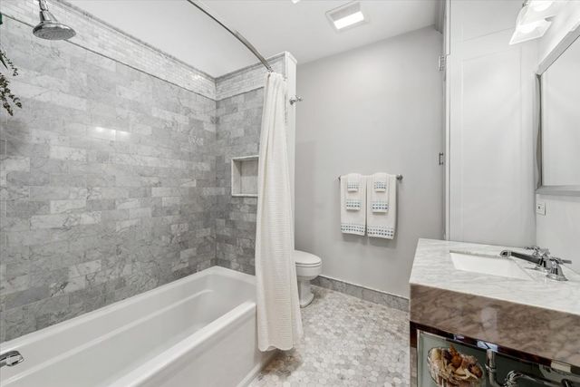 42 E CEDAR Street 3, Chicago, IL 60611
