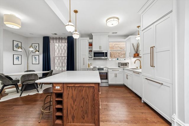 42 E CEDAR Street 3, Chicago, IL 60611