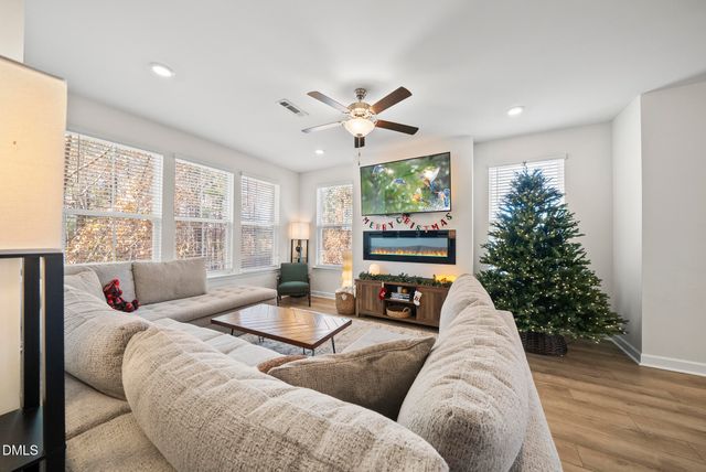 935 Parkstone Towne Boulevard, Knightdale, NC 27545