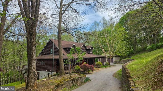 11311 WILDBERRY CT, Glen Rock, PA 17327