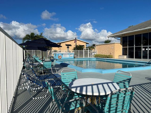 2161 NE 1st Court 102, Boynton Beach, FL 33435