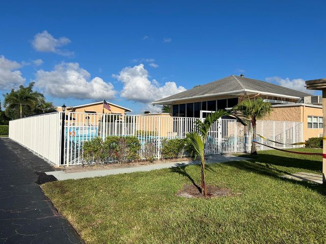 2161 NE 1st Court 102, Boynton Beach, FL 33435