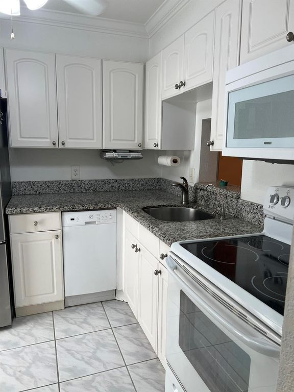 2161 NE 1st Court 102, Boynton Beach, FL 33435