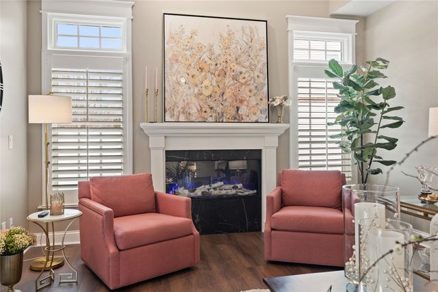 6512 N Winwood Drive, Johnston, IA 50131