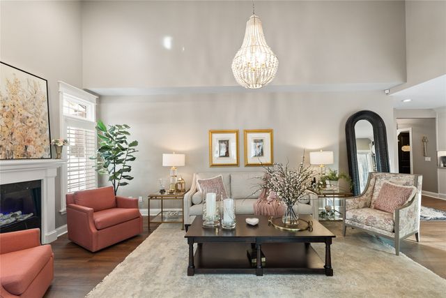 6512 N Winwood Drive, Johnston, IA 50131