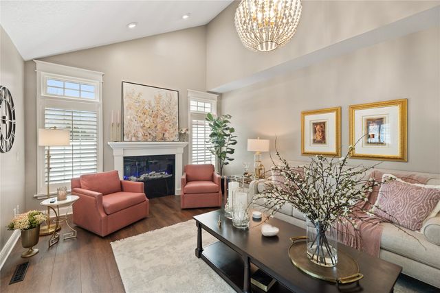 6512 N Winwood Drive, Johnston, IA 50131