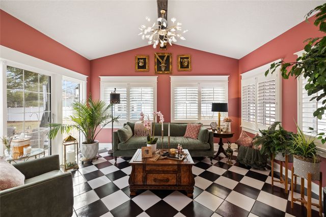 6512 N Winwood Drive, Johnston, IA 50131