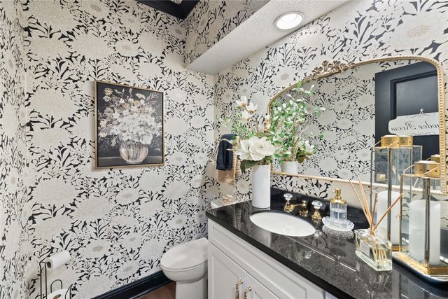 6512 N Winwood Drive, Johnston, IA 50131