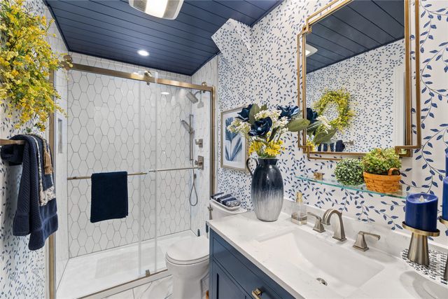 6512 N Winwood Drive, Johnston, IA 50131