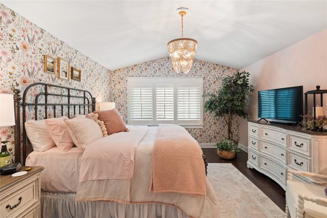 6512 N Winwood Drive, Johnston, IA 50131