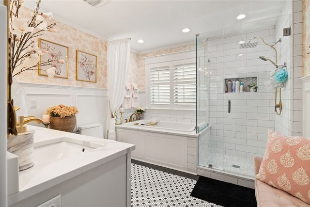 6512 N Winwood Drive, Johnston, IA 50131