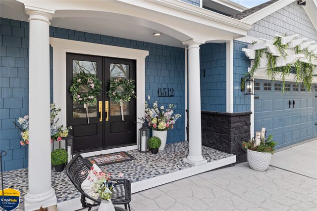 6512 N Winwood Drive, Johnston, IA 50131